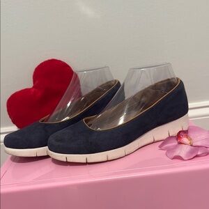 Clarks Blue and White Loafers for Effortless Style size 7.5 🌷